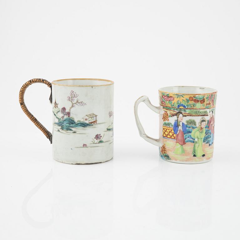 Two jugs, two dishes, a tea pot with cover, Qing dynasty, 18th/20th Century.