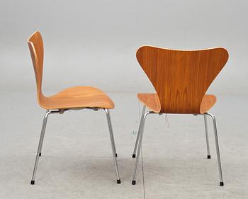 STOLAR, ett par, "Sjuan", Arne Jacobsen, Fritz Hansen.