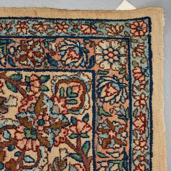 A carpet, a semi-antique Kerman, ca 510,5-513 x 315-318,5 cm.