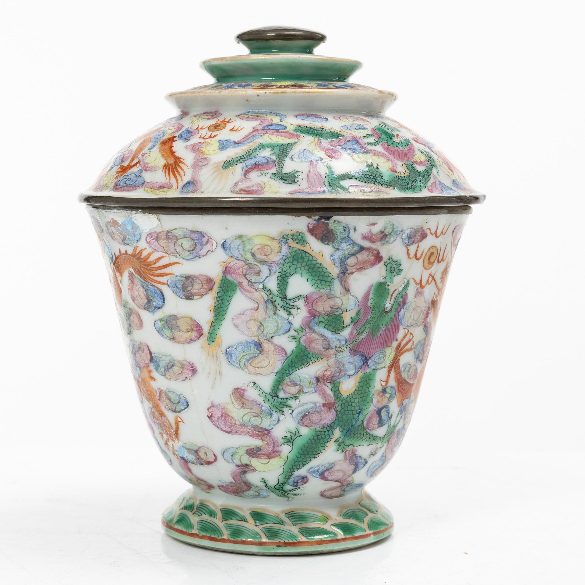 A Chinese famille rose 'dragon' jar with cover, for the Thai market, Qing dynasty, 19th century.