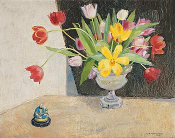 530. Olle Hjortzberg, Still life with tulips and oriental figurine.