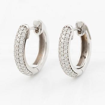 Hoop earrings 18K white gold with brilliant-cut diamonds.