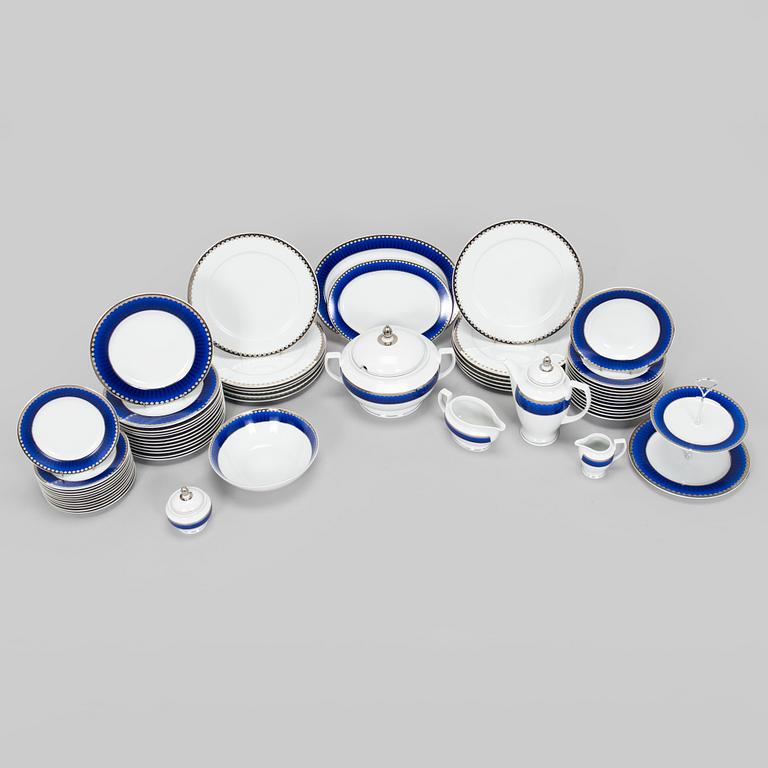 Sigvard Bernadotte, servidelar, 57 delar, porslin, "Marianne Royal Blue", Christineholm, Millenniumserien 2000.