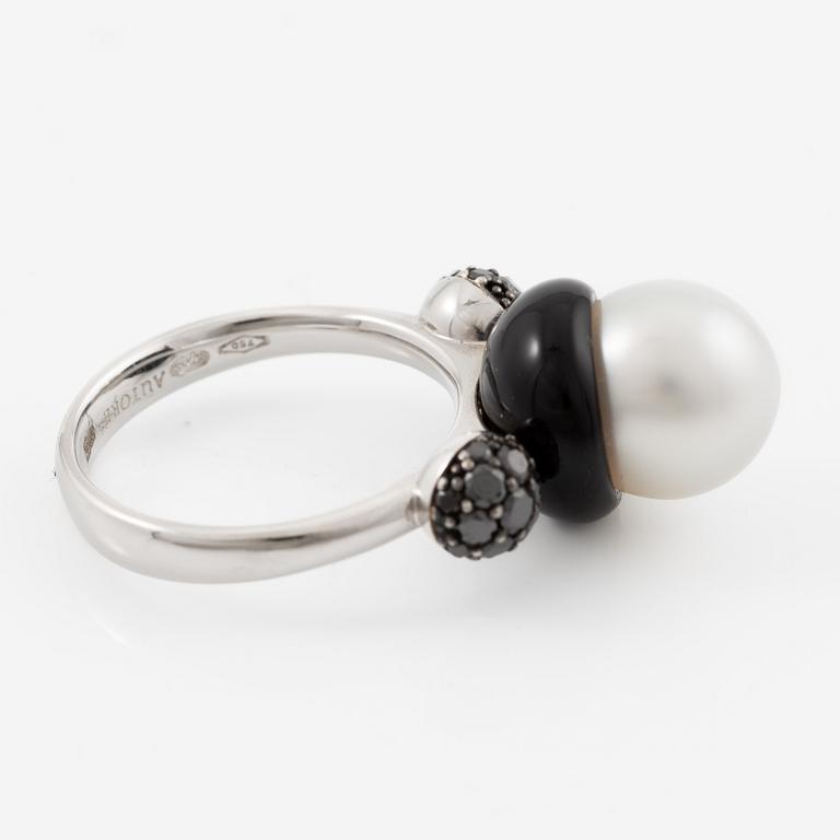 Ring 18K vitguld med en odlad Söderhavspärla och svarta diamanter och emalj, Autore.