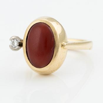 Ole Lynggaard, ring, 18K gold with coral and brilliant-cut diamond.