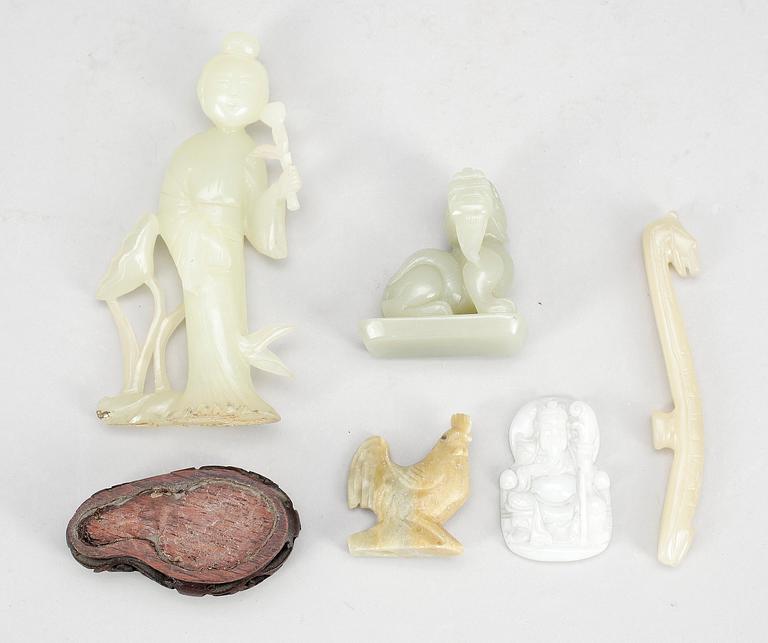 PARTI FIGURER, 5 delar, nefrit och soapstone, Kina, 1900-talets andra hälft.