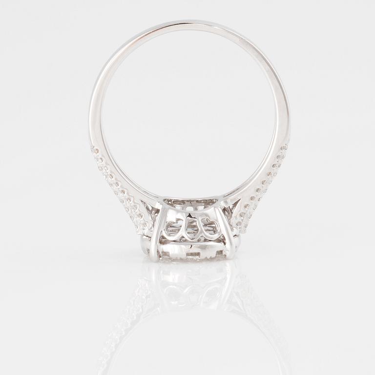 RING, med briljantslipade diamanter ca 1.00 ct.