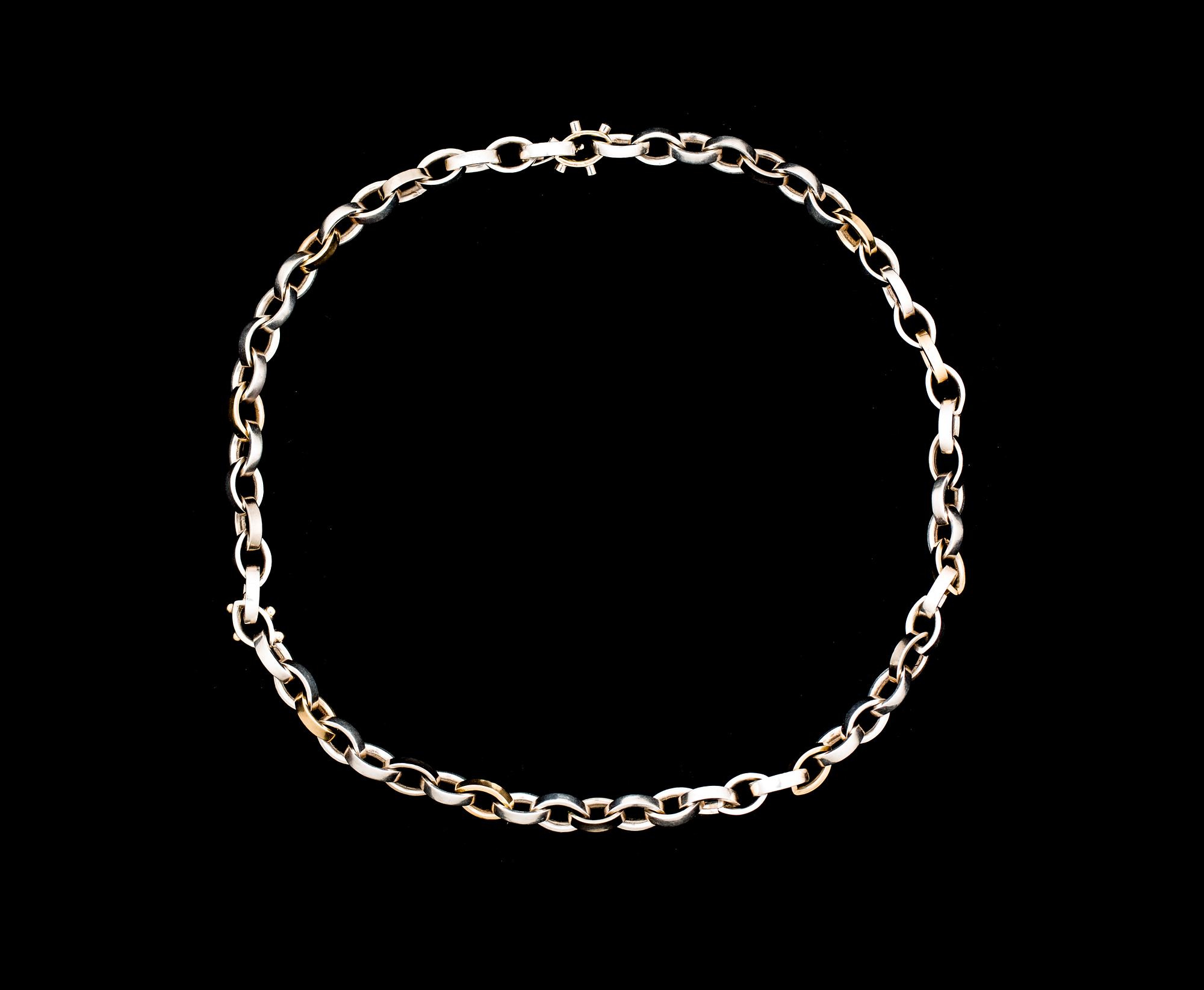 HALSKEDJA, 18 k guld samt vitguld med små briljantslipade diamanter ca 0.06 ct. Vikt ca 61 gram.