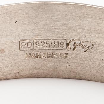 Pekka Piekäinen, A sterling silver bracelet. Platinoro, Turku 2009.