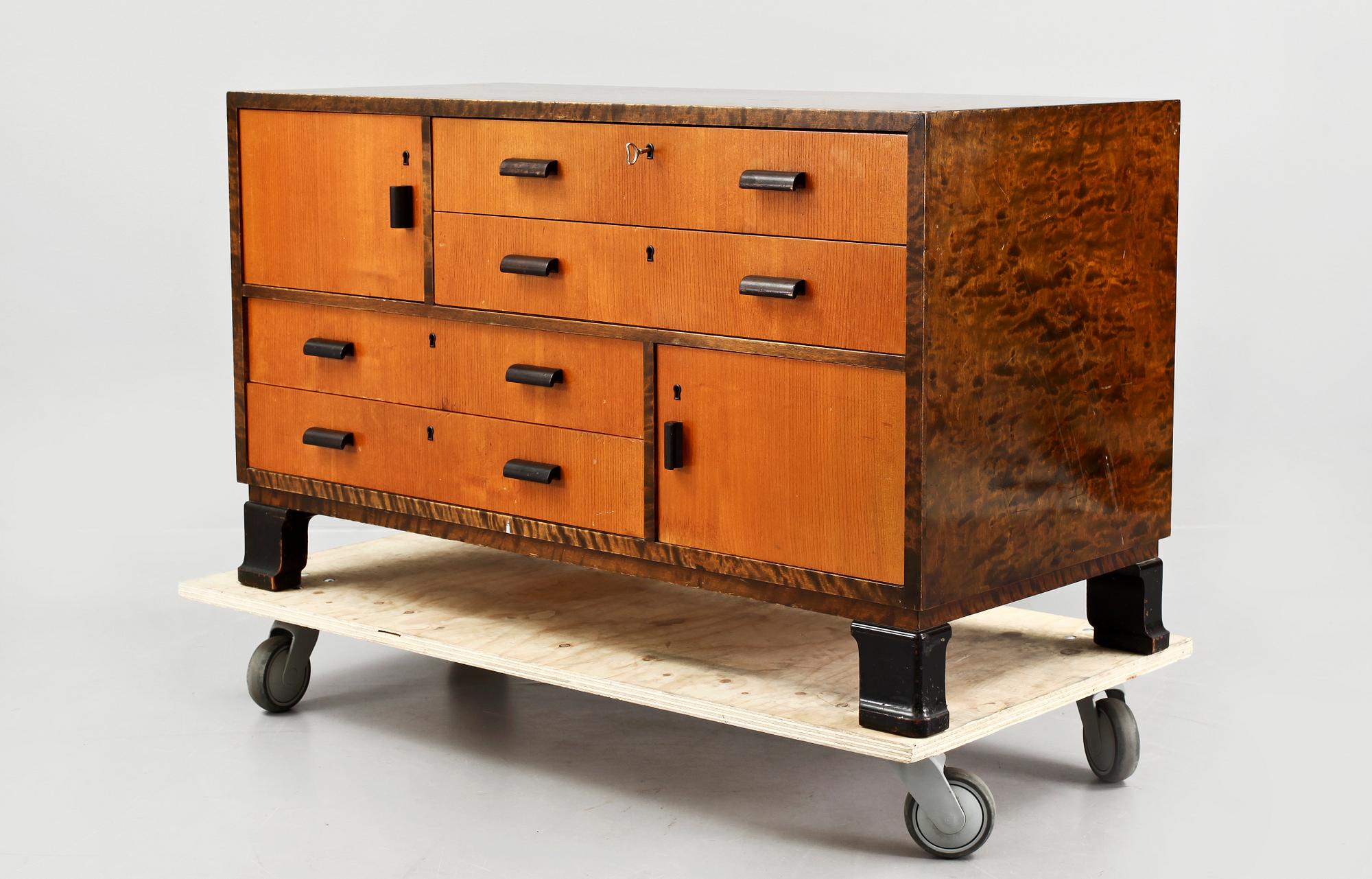 SIDEBOARD, art deco, Axel Larsson, AB Svenska Möbelfabrikerna, Bodafors, 1900-talets första hälft.