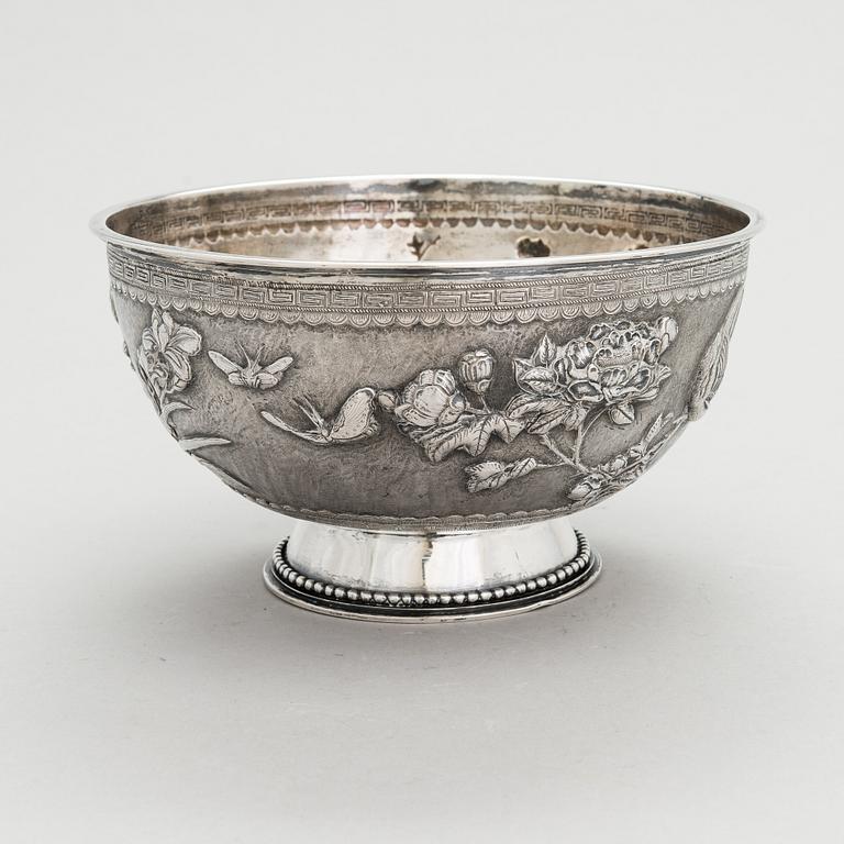 A Chinese export silver bowl, Luen Hing mark, Shanghai, presumably 1920s.