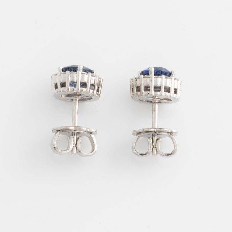 Earrings with sapphires and brilliant-cut diamonds.