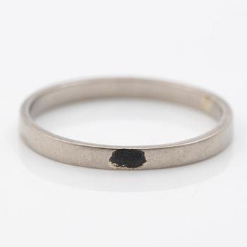 Ring, plain 18K white gold.