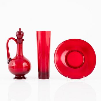 34 pieces of swedish red glass, including Reijmyre and Monica Bratt.