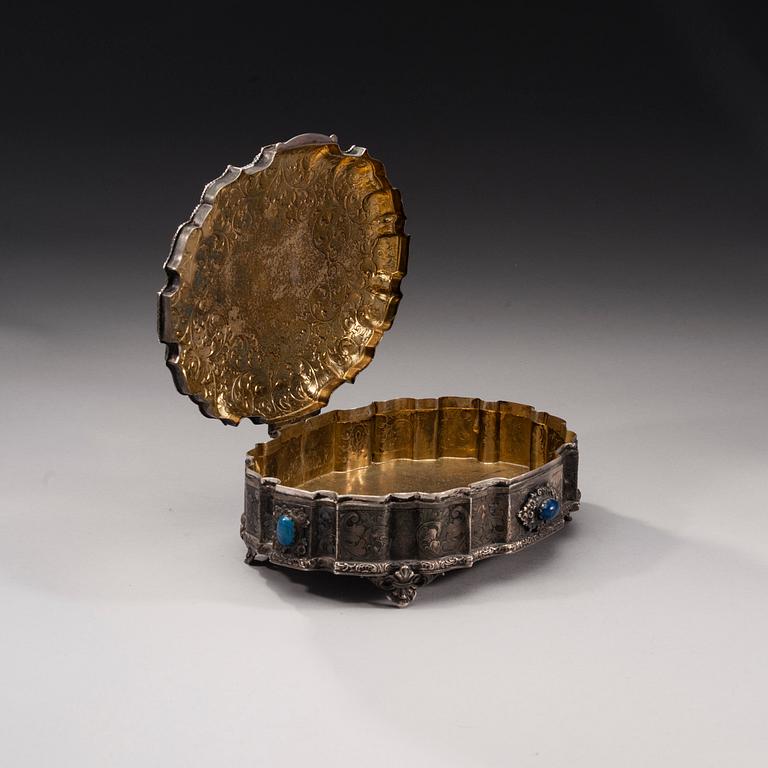 SKRIN, silver, färgad agat samt färgade jaspis. 1900-talets början. Mellaneuropa. Vikt ca 943 g.
