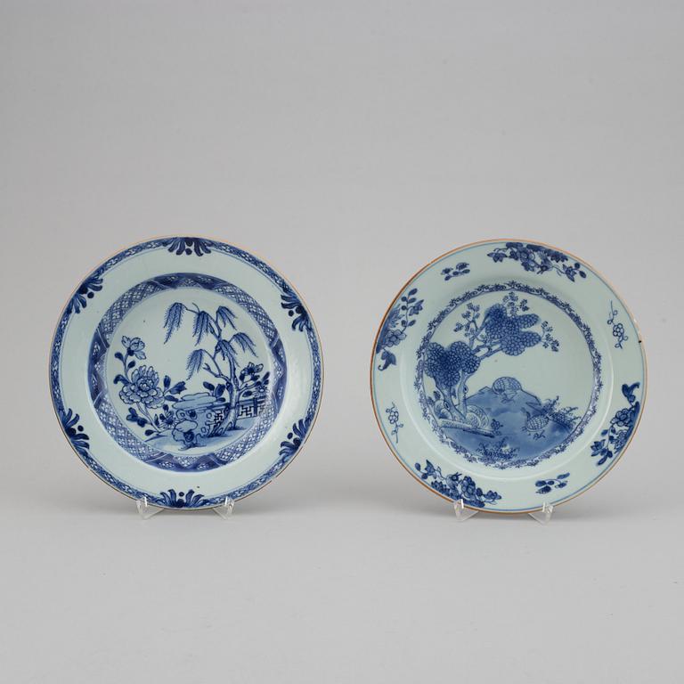 A blue and white serving dish and six odd blue and white plates, Qing dynasty, Qianlong (1736-95).