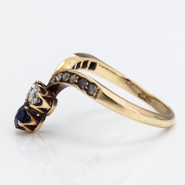 A 14K gold ring with a synthetic sapphire, radiant-cut diamonds ca. 0.28 ct in total and rose cut diamonds.
