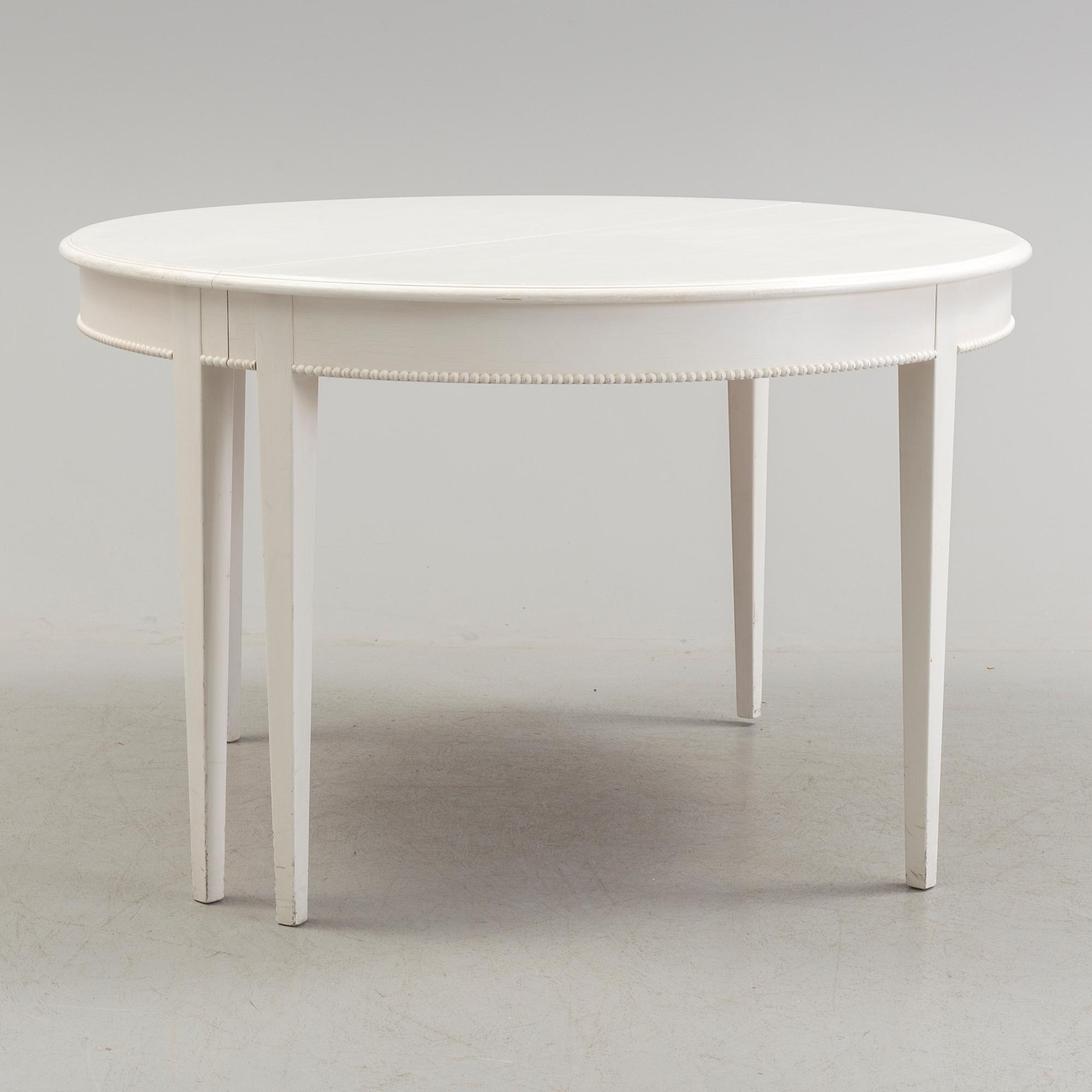A late 20th century Gustavian style diningtable.