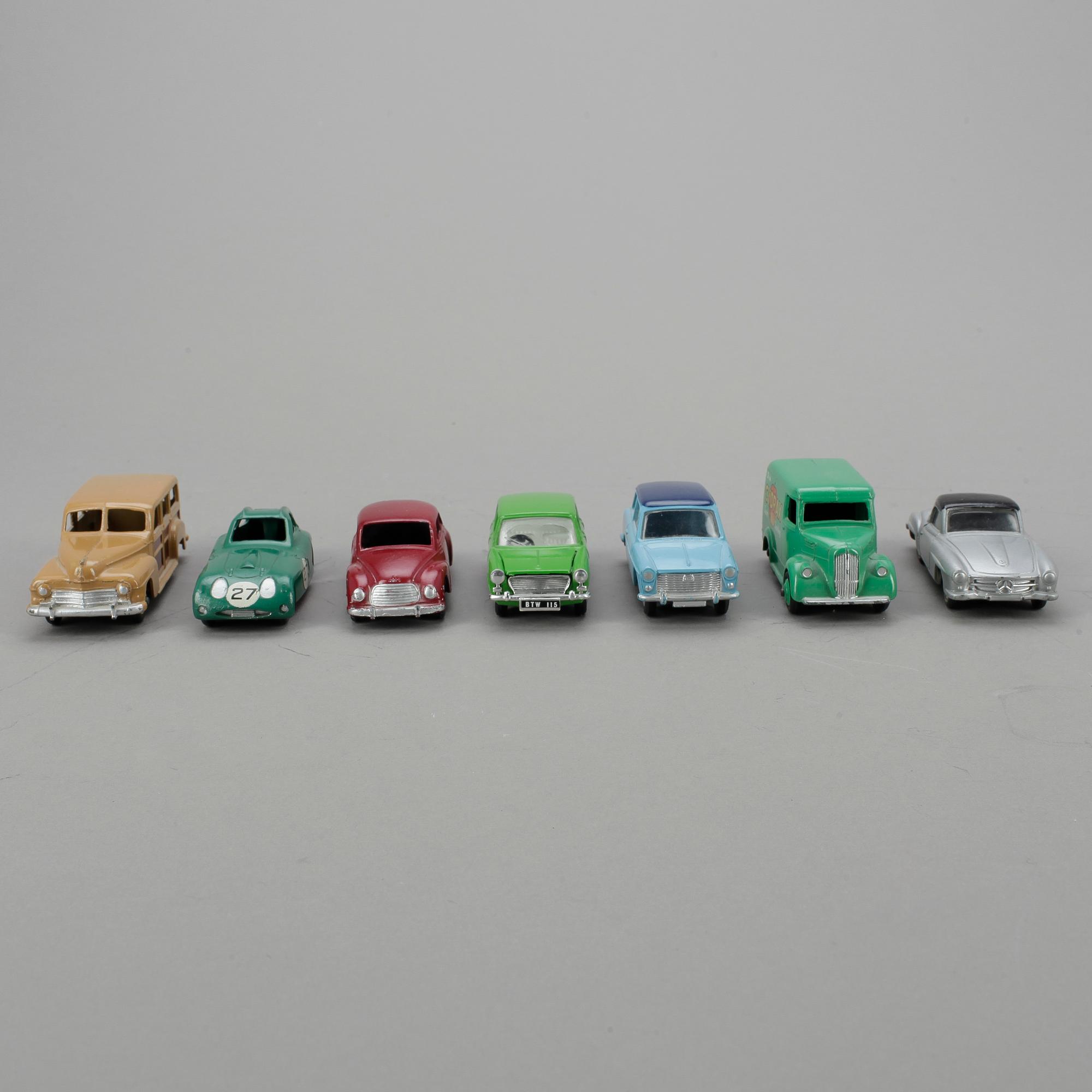 LEKSAKSBILAR, 7 stycken, metall, Corgi Toys, Dinky Toys, Lion Toys samt Triang.
