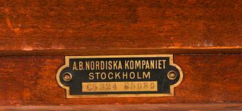 FÅTÖLJ och KARMSTOLAR, ett par, Nordiska Kompaniet. 1900-talets första hälft.