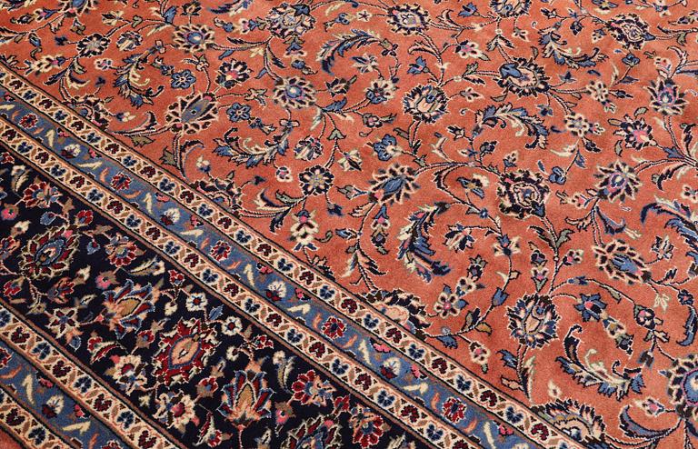 A Saruk carpet, 347 x 245 cm.