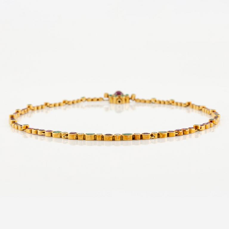 Andrew Grima, collier 18K guld med runda briljantslipade diamanter samt rubiner och smaragder.