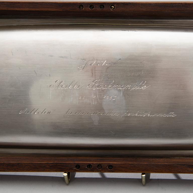 TAPIO WIRKKALA, TARJOTIN. 916 hopeaa, palisanteria. Sign. TW. Kultakeskus Hämeenlinna 1959.