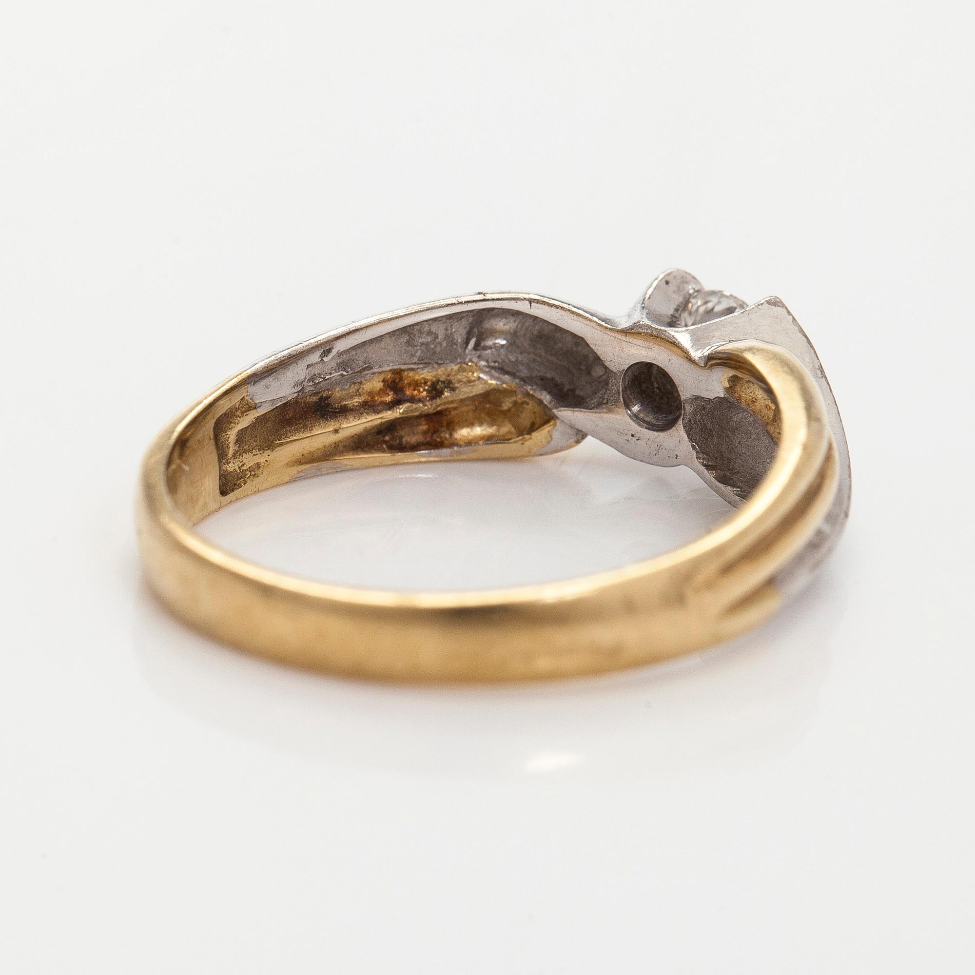 Ring, briljantslipad diamant 14K guld och vitguld, Silván, Helsingfors 1997.