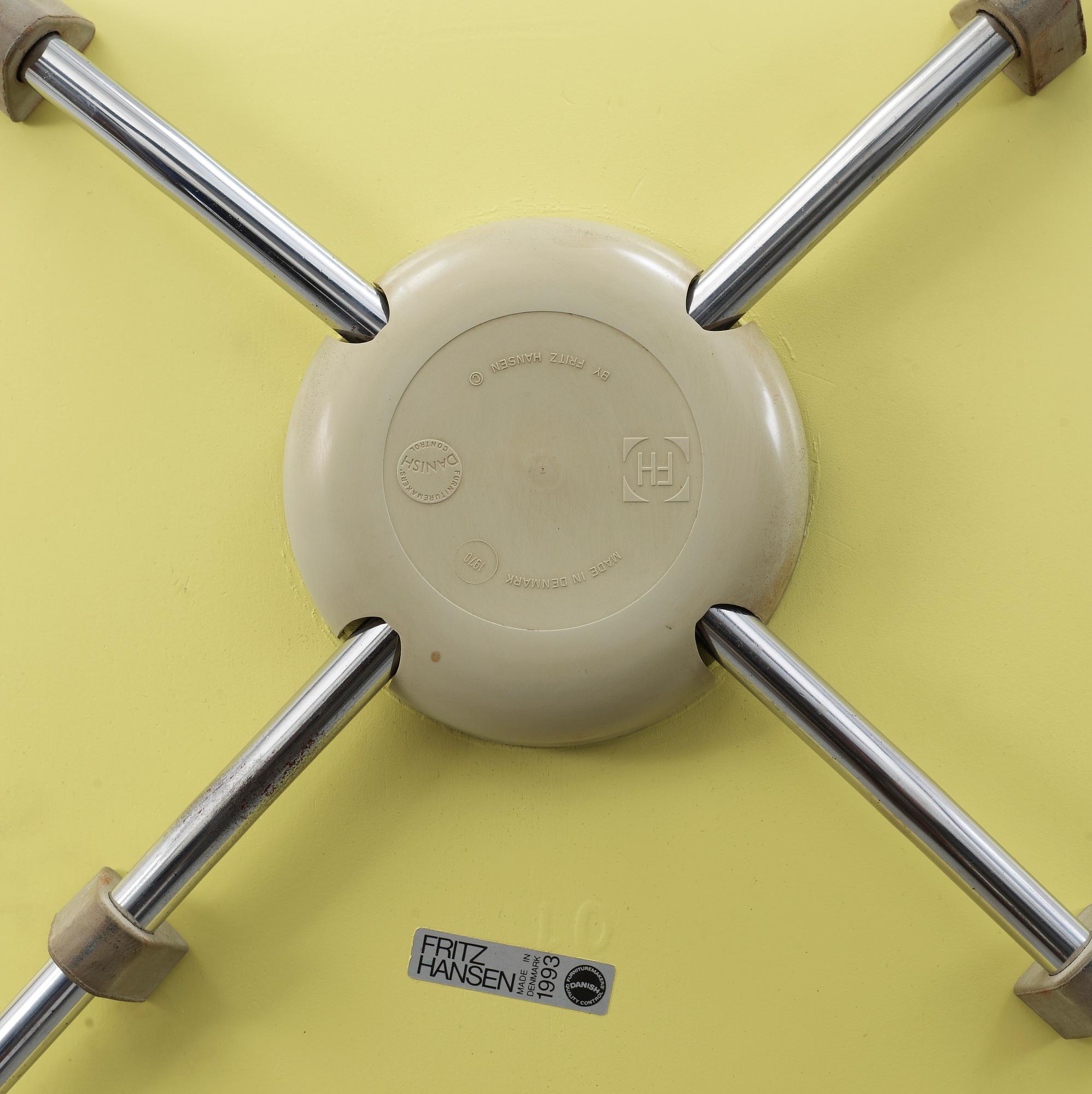 STOL, "Myran", Arne Jacobsen för Fritz Hansen, daterad 1993.