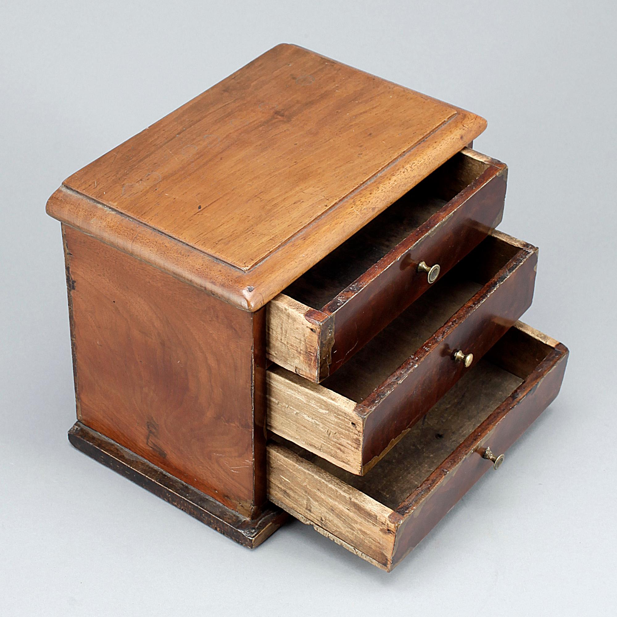 MINIATYRBYRÅ, 1800-tal.