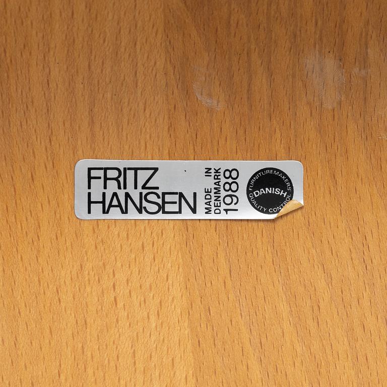 Arne Jacobsen, stolar, 8 st, Fritz Hansen, Danmark, daterade 1988.