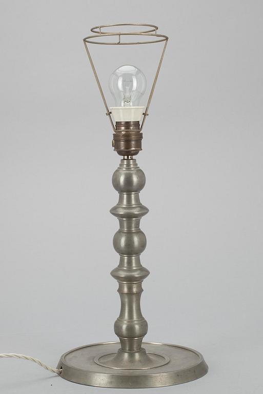 BORDSLAMPA, tenn, Firma Svenskt Tenn, 1927.