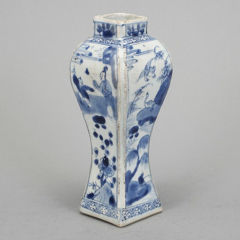 VAS, porslin, Kina. Kangxi 1662-1722.