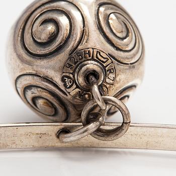 Halsband och örhängen "Skatten från Halikko", sterlingsilver. Kalevala Koru, Helsingfors 1969-1970.