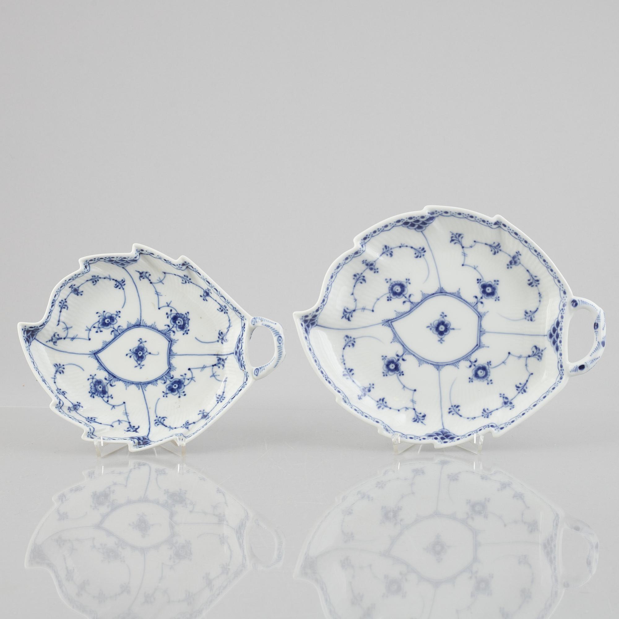 Two 'Blue Fluted Half Lace' porcelain 'leaf' dishes, Royal Copenhagen, model 548 and 549, post 1923.