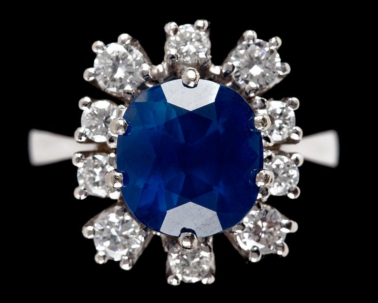 A blue sapphire, tot. 4.90 cts, and diamond ring.