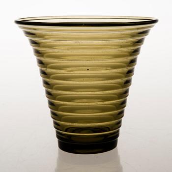 AINO AALTO, VAS och TALLRIKAR, 4 st, glas, Karhula 1930-tal.