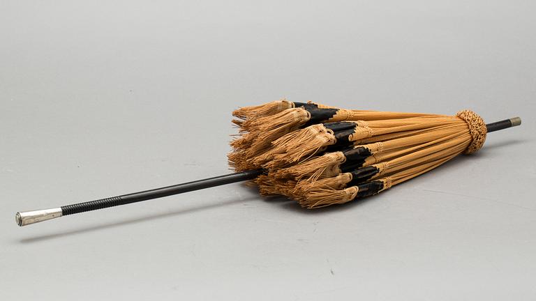 KÄPPAR, PARASOLL samt RIDSPÖN, 6 st, silverskodda, 1900-talets första hälft.