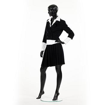 CHANEL, tredelad dräkt bestående av kavaj, blus samt kjol, vår 2001.