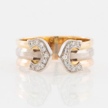 Cartier, Ring "Double C" av 18K trefärgat guld och runda briljantslipade diamanter.