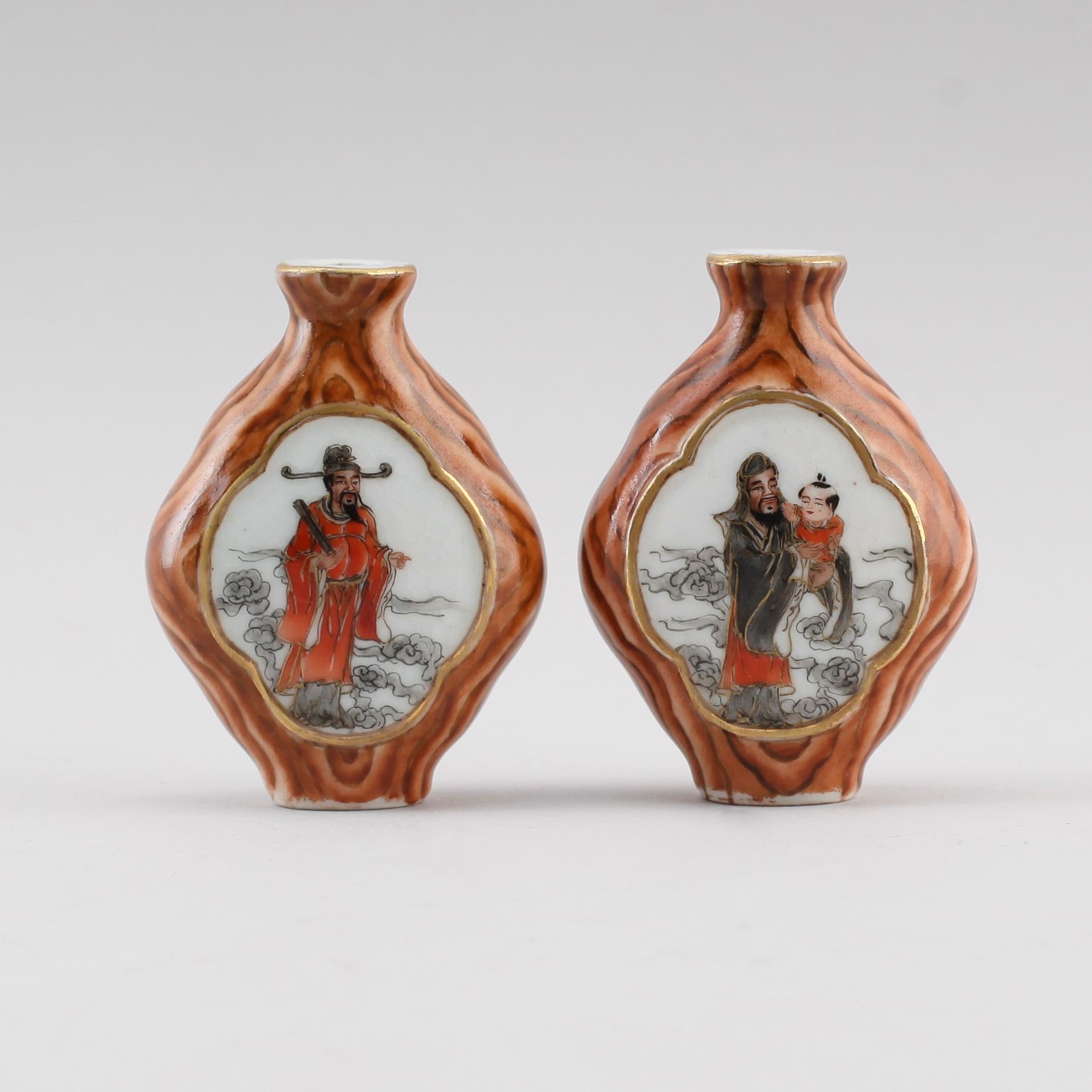 SNUSFLASKOR, 2 st, porslin, Kina, 1900-tal.