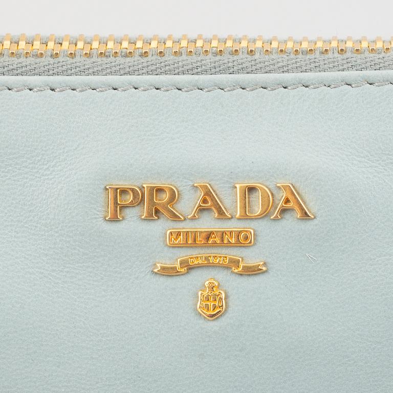 Prada, bag/clutch.