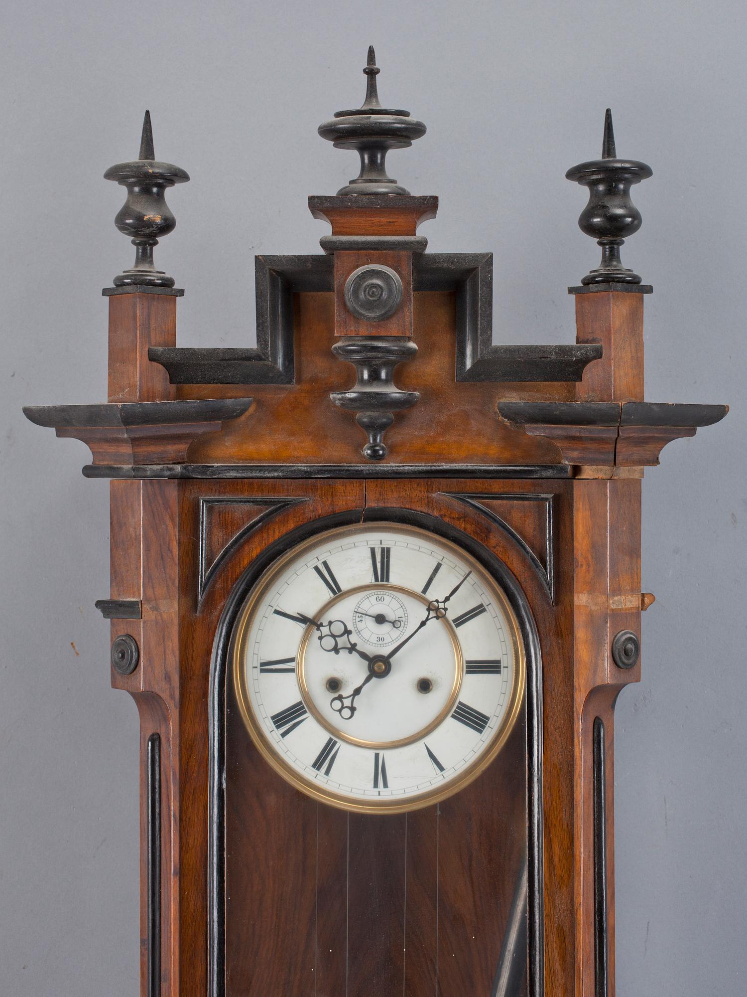 SKÅPSUR, nyrenässans, 1800-talets andra hälft.