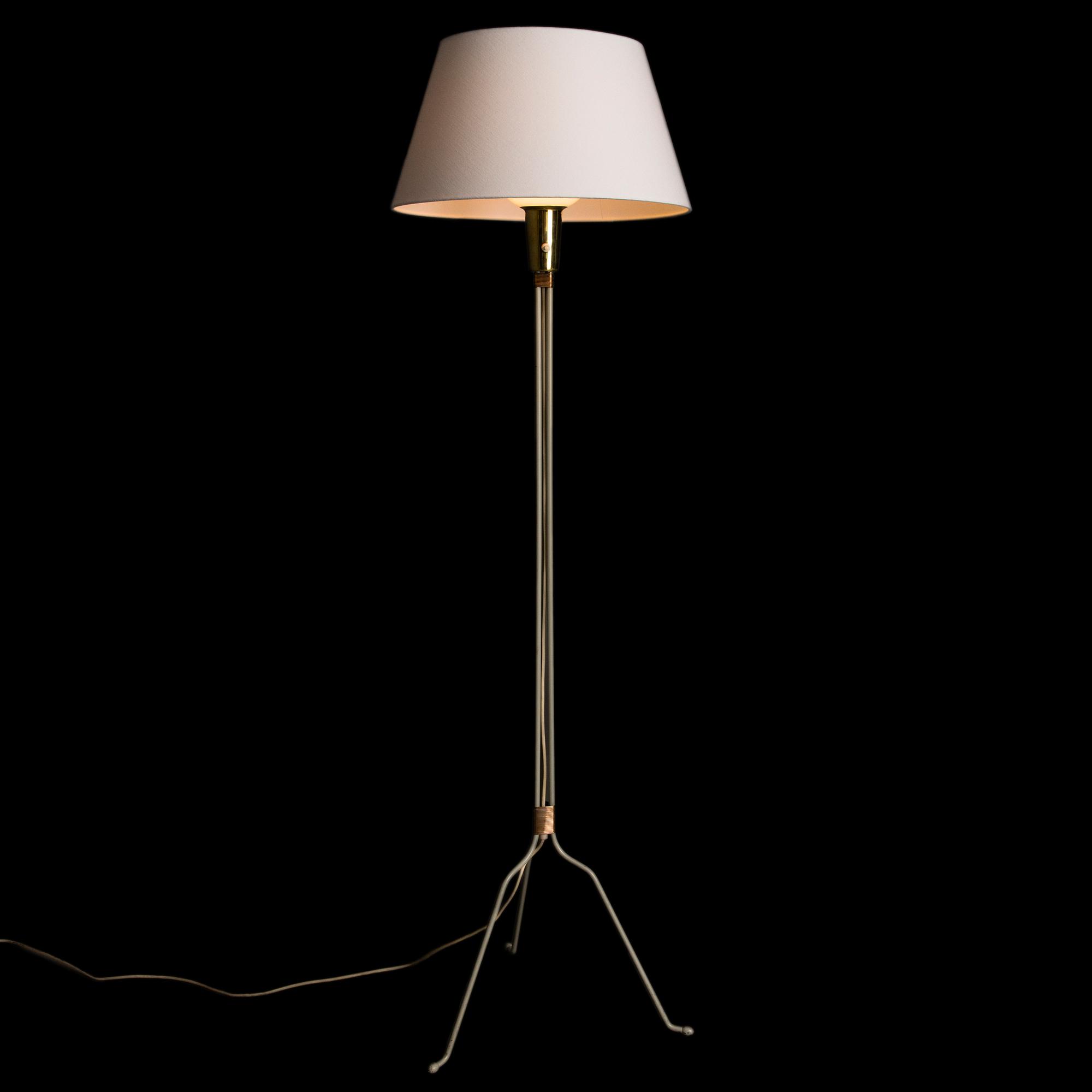 Lisa Johansson-Pape, Golvlampa, modell 30-058, Stockmann Orno, 1900-talets mitt.