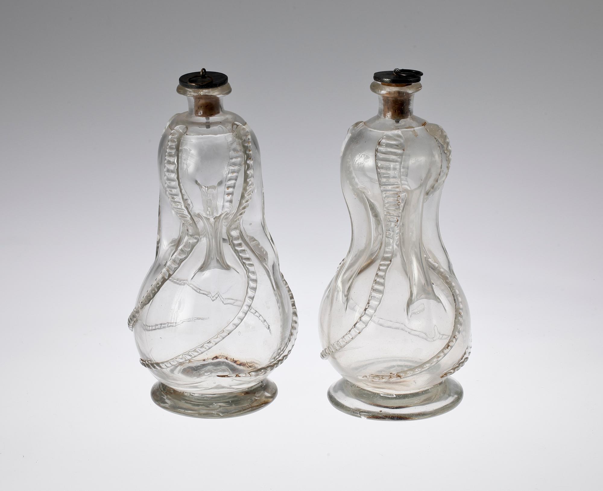 KLUCKAFLASKOR, 2 st, glas, Sverige 1700/1800-tal.