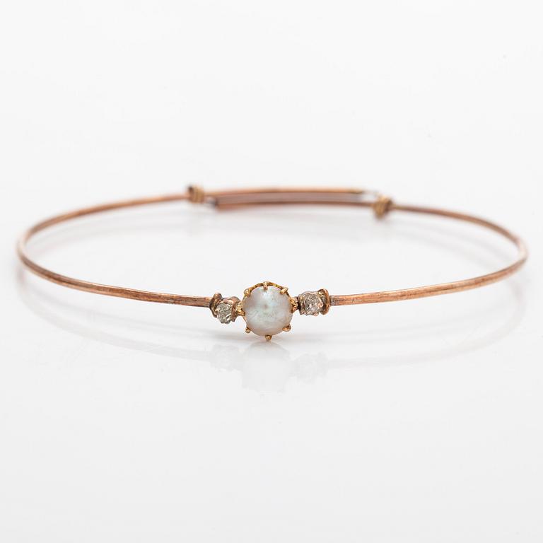 Rannekoru, n. 10K kultaa, viljelty helmi ja vanhahiottuja timantteja.