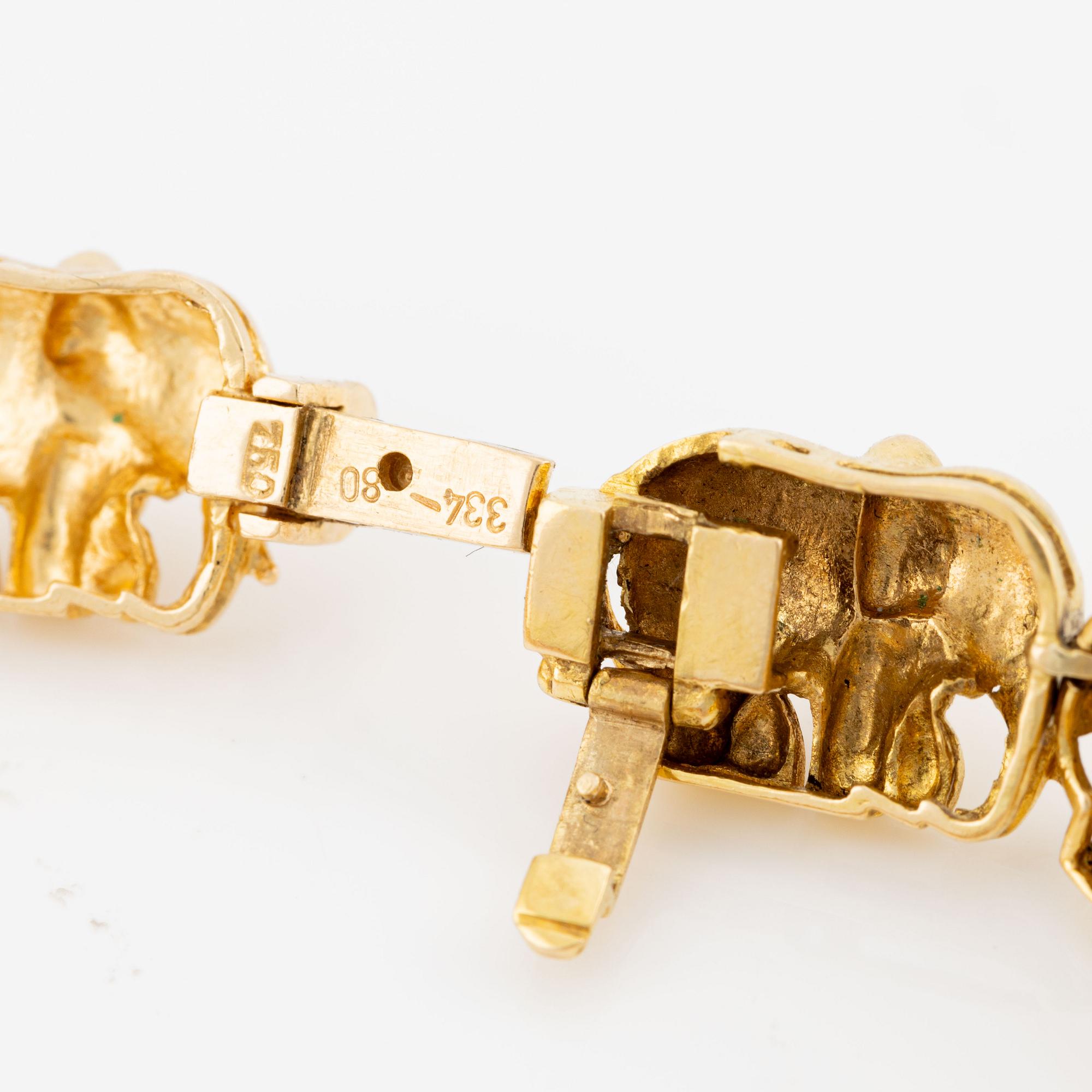 Bracelet 18K gold with round brilliant cut diamonds.