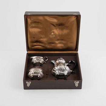 A 3-piece Swedish silver coffee service, mark of CG Hallberg, Stockholm 1948.