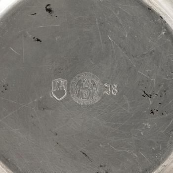 Nils Fougstedt, ask med lock, modell "A 1415", Firma Svenskt Tenn, Stockholm, 1935.