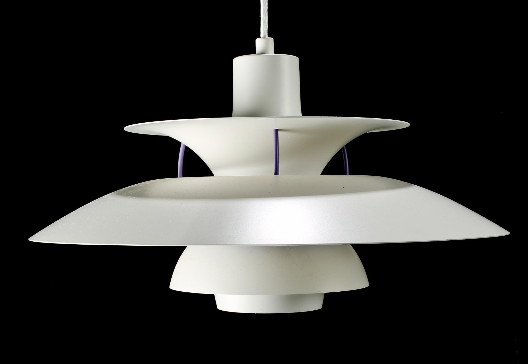 TAKLAMPA, "PH 5", Poul Henningsen för Louis Poulsen, Danmark. Höjd ca 28 cm.